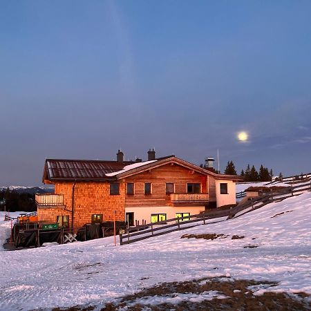Radstaedter Huette Im Winter Nicht Mit Dem Auto Erreichbar Wunderschoene Alleinlage Schwemmberg Exterior foto
